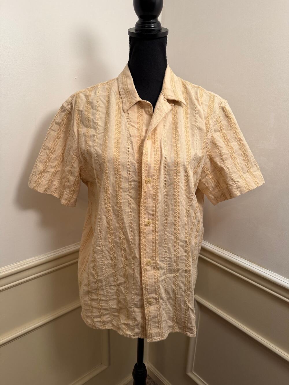 Banana Republic Men's Standard Fit Short Sleeve Button Down Shirt Resort Wear